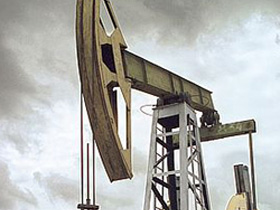 Добыча нефти. Фото с сайта "Коммерсант" (С)