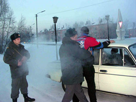 Милиция, задержание. Фото: krasguvd.ru (с)