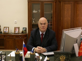 Декан МГУ А. Сурин. Фото с сайта www.alumni.spa.msu.ru