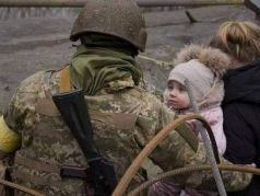 Эвакуация украинских детей из Ирпеня. Фото: AP Photo