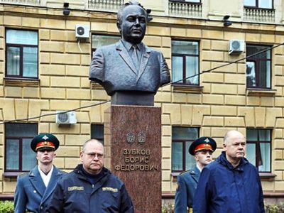 Открытие памятника Зубкову. Фото: Алекс андр Воронин, Каспаров.Ru Открытие памятника Зубкову. Фото: Алекс андр Воронин, Каспаров.Ru